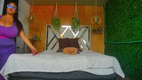 Snapshot of nathalia_correa chatting on May 25, 5:19 pm nathalia_correa online show from May 25, 5:19 pm