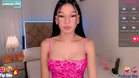 Snapshot of nathalie_hadid chatting on February 23, 1:53 pm please follow me guyss online show from February 23, 1:53 pm