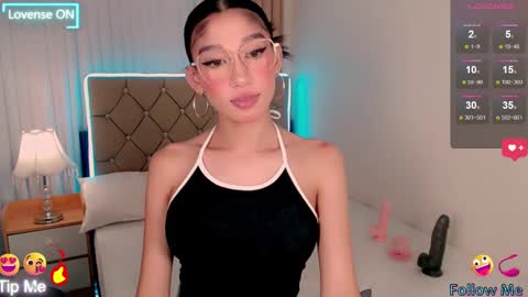 Snapshot of nathalie_hadid chatting on February 24, 3:42 pm please follow me guyss online show from February 24, 3:42 pm