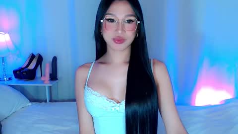 Snapshot of nathalie_hadid chatting on September 23, 12:24 am please follow me guyss online show from September 23, 12:24 am