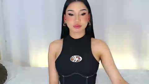 Snapshot of nathalie_hadid chatting on October 17, 7:33 am please follow me guyss online show from October 17, 7:33 am