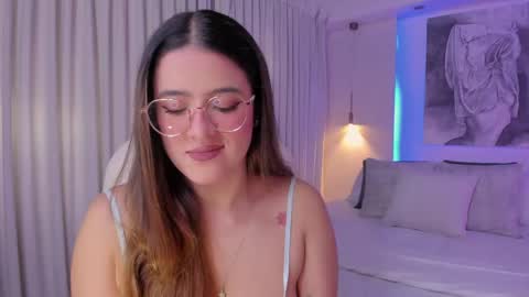 Snapshot of nathalie_rivers chatting on May 7, 11:15 am NATHALIE online show from May 7, 11:15 am