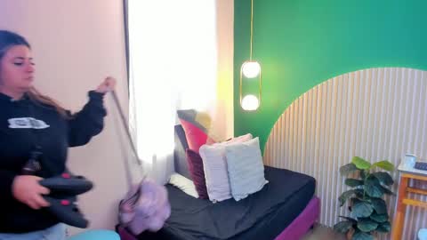 nathalie rossel online show from April 7, 11:54 am