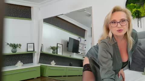 Nathalie online show from April 18, 12:25 am