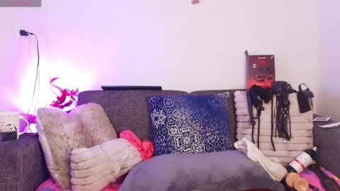 Snapshot of nathaly_stepmom chatting on May 5, 12:24 pm Natha online show from May 5, 12:24 pm