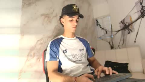 Snapshot of nathan_shimmer chatting on November 1, 9:06 pm nathan_shimmer online show from November 1, 9:06 pm