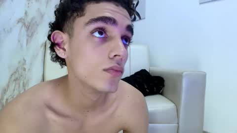 Snapshot of nathan_shimmer chatting on November 14, 1:43 pm nathan_shimmer online show from November 14, 1:43 pm