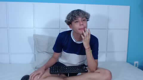 nathanbell1 online show from September 11, 10:04 am