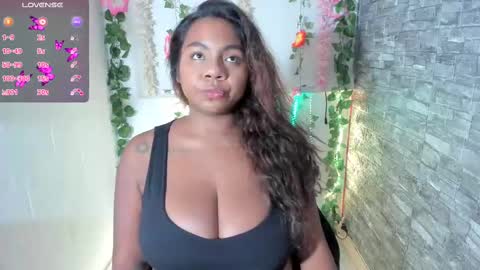 Snapshot of nathasha_jhonsom_ chatting on October 7, 12:41 am Naty online show from October 7, 12:41 am