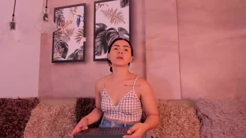 Snapshot of natty_roberts_ chatting on February 23, 8:11 pm Natty online show from February 23, 8:11 pm