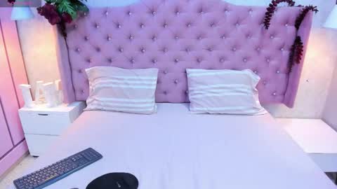 Natty Trainor online show from December 21, 9:22 pm