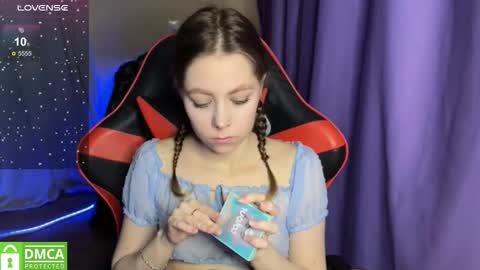 Snapshot of natural_babe666 chatting on October 13, 5:40 am natural_babe666 online show from October 13, 5:40 am