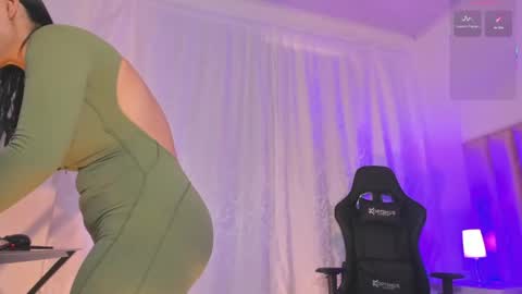 Snapshot of natural_bigass_nina chatting on May 25, 6:36 pm Sophia online show from May 25, 6:36 pm