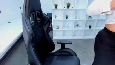 Snapshot of natural_bigboobs chatting on November 5, 8:20 pm Jazmin Bigboobs online show from November 5, 8:20 pm