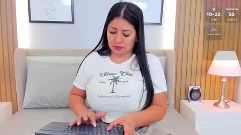 Snapshot of natural_bigboobs chatting on November 27, 11:34 am Jazmin Bigboobs online show from November 27, 11:34 am