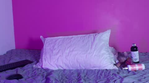 Gwen  online show from December 16, 5:33 pm