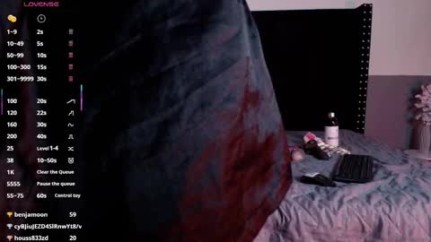 Gwen  online show from February 13, 2:23 am