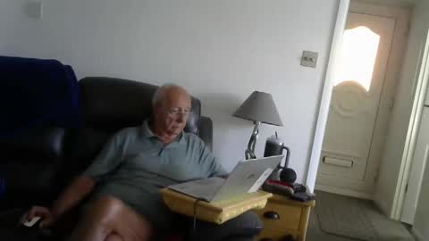 naturistmale81 online show from September 11, 3:34 pm