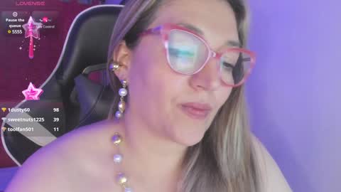 Snapshot of naty__mature_ chatting on January 29, 3:33 am Nataly online show from January 29, 3:33 am