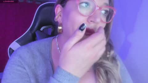 Snapshot of naty__mature_ chatting on February 4, 1:23 am Nataly online show from February 4, 1:23 am