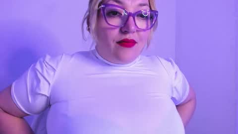 Snapshot of naty__mature_ chatting on October 4, 2:42 am Nataly online show from October 4, 2:42 am