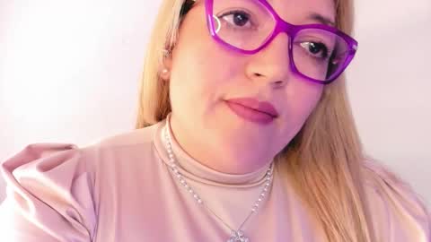 Snapshot of naty__mature_ chatting on October 20, 9:43 am Nataly online show from October 20, 9:43 am