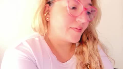 Snapshot of naty__mature_ chatting on December 1, 11:37 am Nataly online show from December 1, 11:37 am
