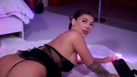 Naty online show from December 22, 8:28 pm