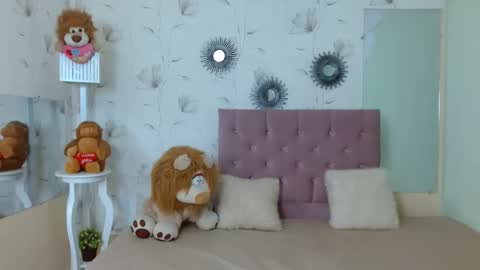 Snapshot of naughty_ariel chatting on January 14, 12:54 am Zoe online show from January 14, 12:54 am