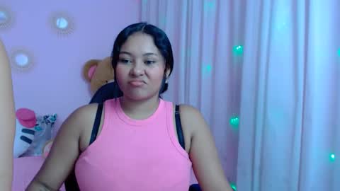 Snapshot of naughty_ariel chatting on February 20, 7:19 pm Zoe online show from February 20, 7:19 pm