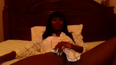 Snapshot of naughty_babe000 chatting on December 1, 6:46 pm alisha online show from December 1, 6:46 pm