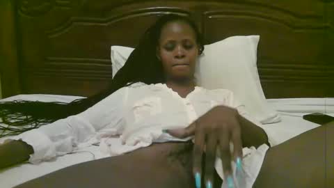 Snapshot of naughty_babe000 chatting on December 13, 7:53 pm alisha online show from December 13, 7:53 pm