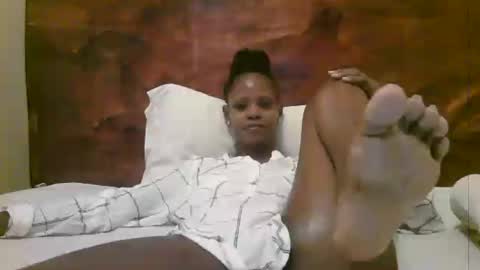 Snapshot of naughty_babe000 chatting on June 17, 4:15 am alisha online show from June 17, 4:15 am