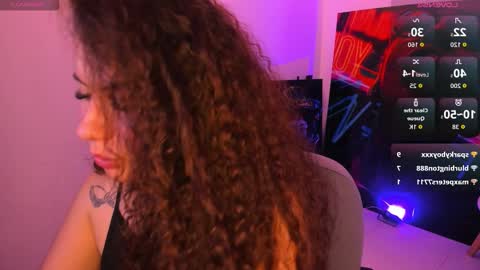 Snapshot of naughty_butt chatting on November 15, 4:43 am Megan online show from November 15, 4:43 am