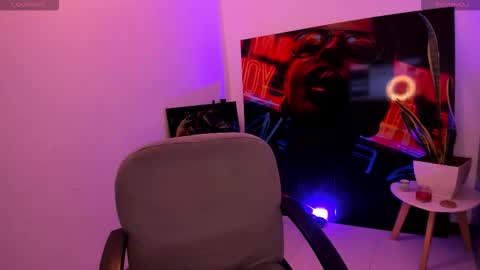 Snapshot of naughty_butt chatting on November 22, 6:40 pm Megan online show from November 22, 6:40 pm