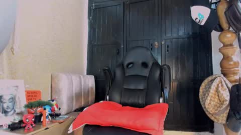 Snapshot of naughty_dominant chatting on January 17, 3:45 am Miller online show from January 17, 3:45 am