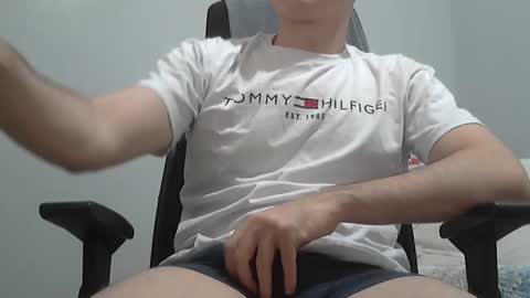 Snapshot of naughty_enzo chatting on February 17, 12:10 am Enzo online show from February 17, 12:10 am