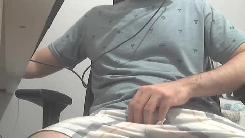 Snapshot of naughty_enzo chatting on December 19, 11:45 pm Enzo online show from December 19, 11:45 pm