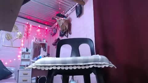 naughty_lorien143 online show from December 18, 9:59 am