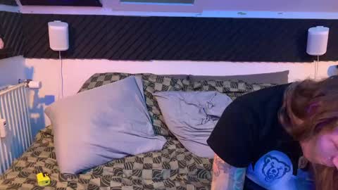 Snapshot of naughty_noisy_neighbors chatting on February 23, 1:02 am Freyja and Baldur online show from February 23, 1:02 am