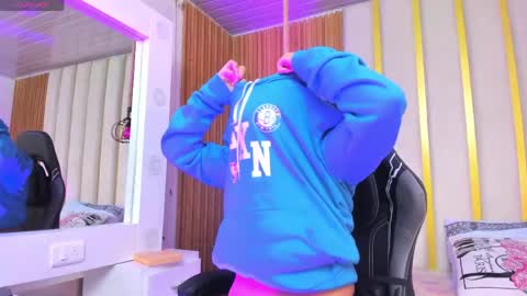 Snapshot of naughty_stefa chatting on May 6, 1:47 am Stefany online show from May 6, 1:47 am
