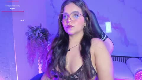 Snapshot of naughty_stefa chatting on May 18, 1:35 am Stefany online show from May 18, 1:35 am