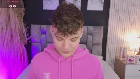 Snapshot of naughty_twink_ chatting on October 12, 4:33 am Noah online show from October 12, 4:33 am