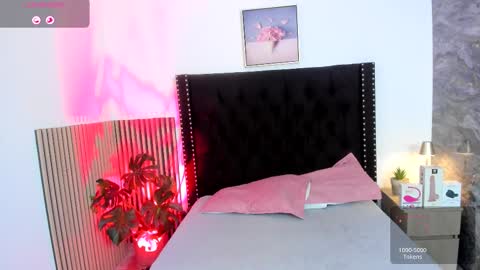 Snapshot of naughty_twink_ chatting on October 15, 11:43 am Noah online show from October 15, 11:43 am