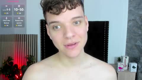 Snapshot of naughty_twink_ chatting on November 20, 1:11 pm Noah online show from November 20, 1:11 pm