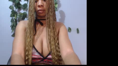 Snapshot of naughty_xxbunny chatting on February 19, 7:39 am beauty online show from February 19, 7:39 am