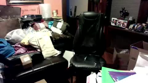 Snapshot of naughtybone chatting on December 19, 7:37 am naughtybone online show from December 19, 7:37 am