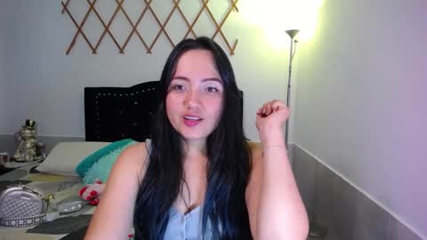 Snapshot of naughtygirl_mmm chatting on October 8, 8:17 pm Valeria online show from October 8, 8:17 pm
