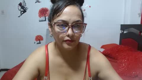 Snapshot of naughtygoddesss chatting on November 8, 4:34 am naughtygoddesss online show from November 8, 4:34 am