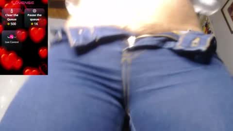 Snapshot of naughtyhotsquirt chatting on October 18, 3:35 pm Kimberly online show from October 18, 3:35 pm